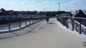 Werken aan fietsersbrug in Wetteren