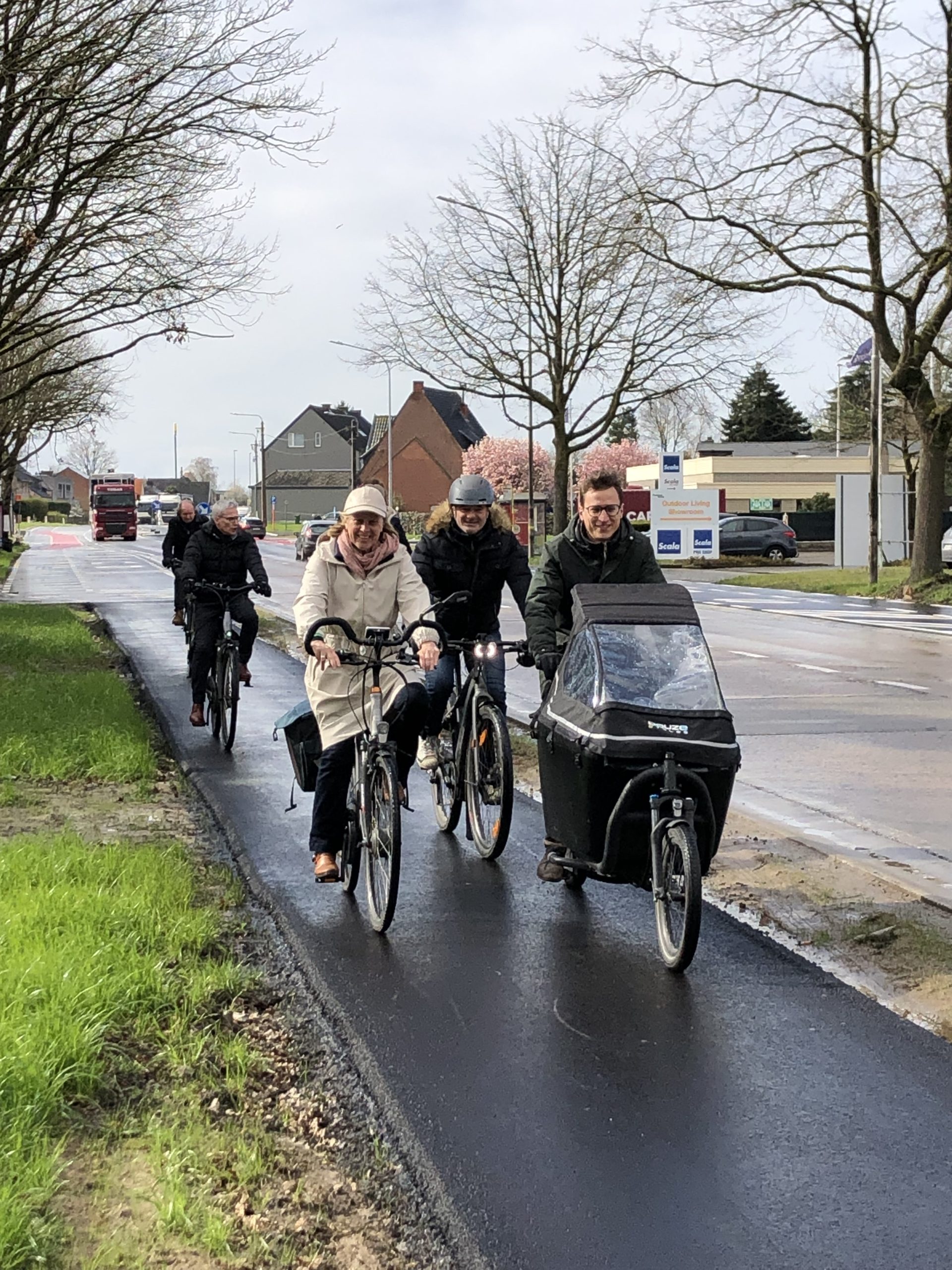 Nieuwe fietspaden langs Zuidlaan Wetteren ingereden