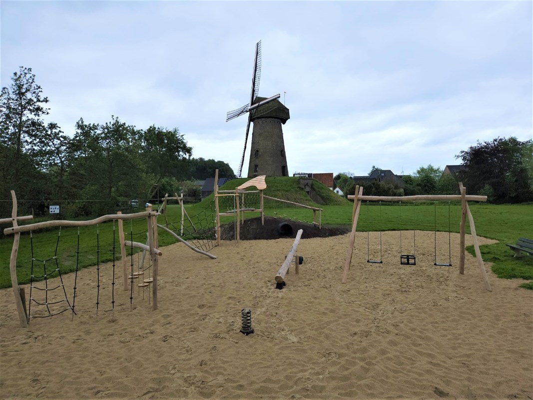 Opening speeltuin in Wippelgem