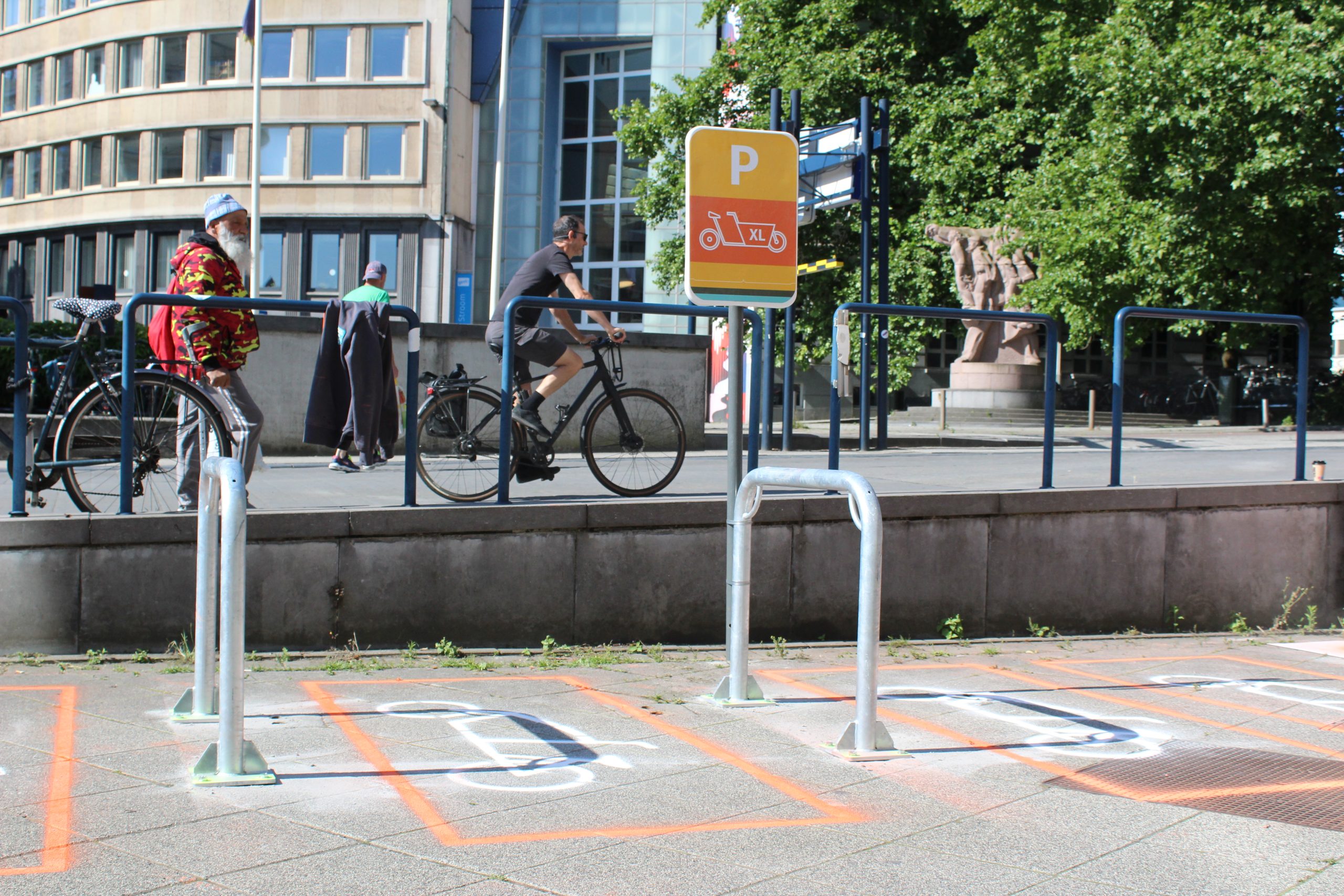 Parkeervakken voor buitenmaatse fietsen worden permanent