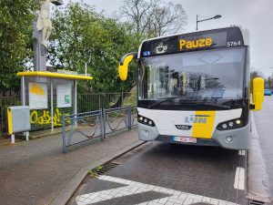 Toegankelijke bushaltes langs Rooigemlaan